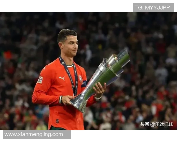 足球明星同框海报图展现传奇球员风采与激情瞬间的完美结合