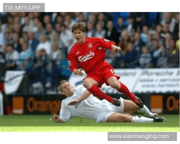 足球明星在海边抓鱼的趣味视频大集合让你大开眼界