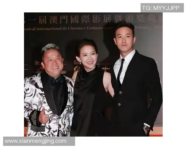 足球明星的妻子们在荧幕上的生活与挑战揭秘